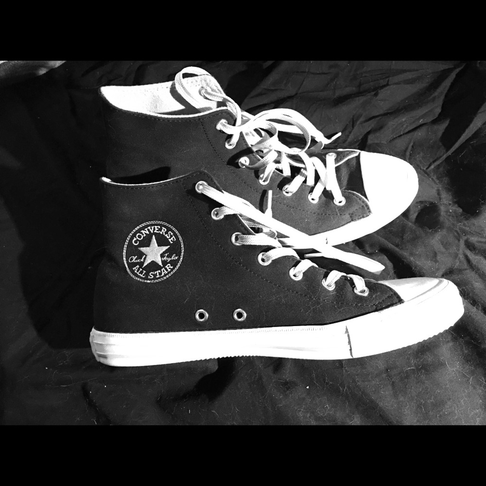 Black and white converse 8.5